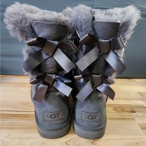 Authentic UGG Bailey Bow II Like New Condition